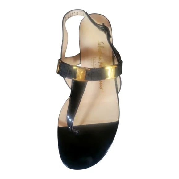 Salvatore Ferragamo Women's Vintage Black Patent Leather Thong Sandals Sz 6 1/2B